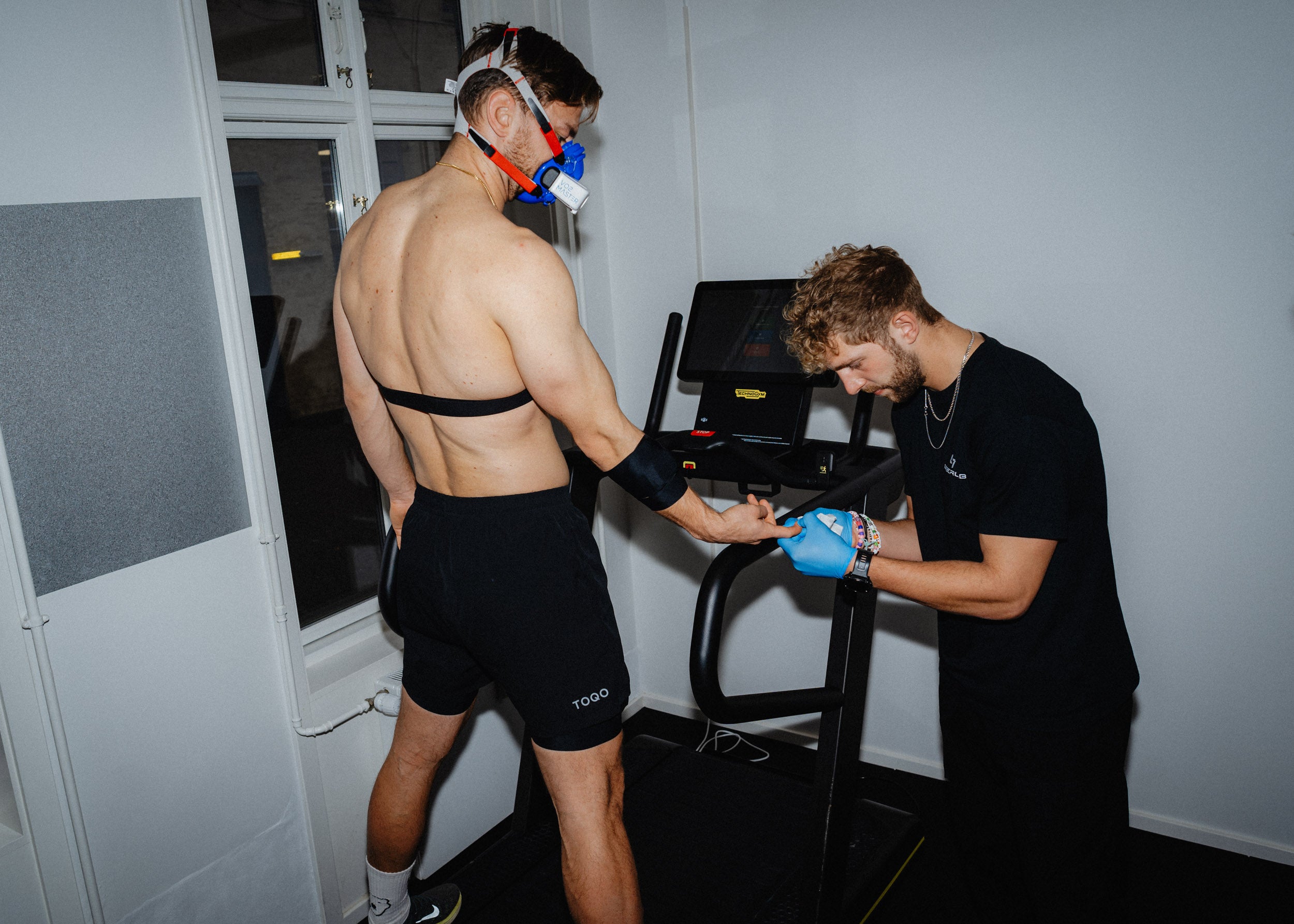 A man doing a VO2 max test