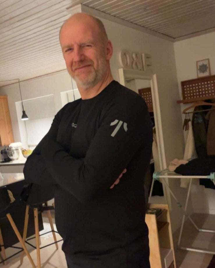 A man posing in the TOQO longsleeve